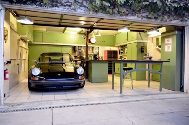 selain minimalis, garasi ini juga hemat tempat!